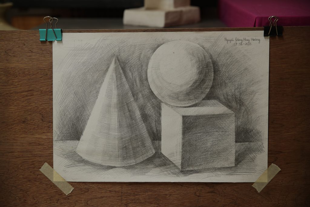 Vẽ khối cơ bản chất liệu chì đen tại lớp vẽ của chúng tôi