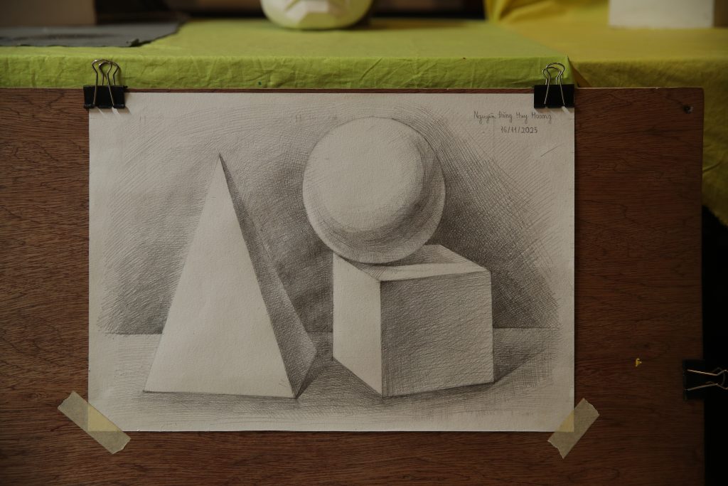 Vẽ khối cơ bản chất liệu chì đen tại lớp vẽ của chúng tôi