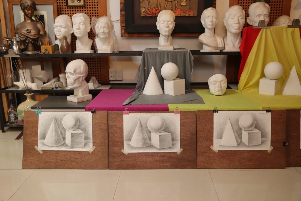 Vẽ khối cơ bản chất liệu chì đen tại lớp vẽ của chúng tôi